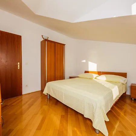 Apartamenty z basenem ILJA Apartament *