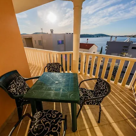 Apartamenty z basenem ILJA Apartament Rogoznica (Sibenik-Knin)