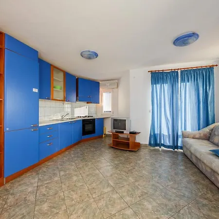 Apartamenty Z Basenem Ilja *