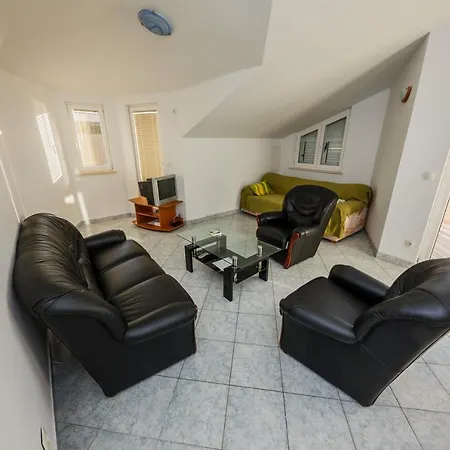 Apartamenty z basenem ILJA Apartament *