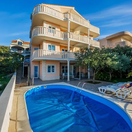 Apartament Apartamenty z basenem ILJA Rogoznica (Sibenik-Knin)
