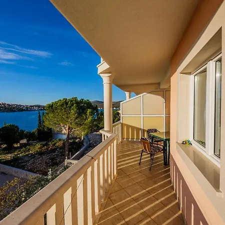 Apartamenty z basenem ILJA Rogoznica (Sibenik-Knin)