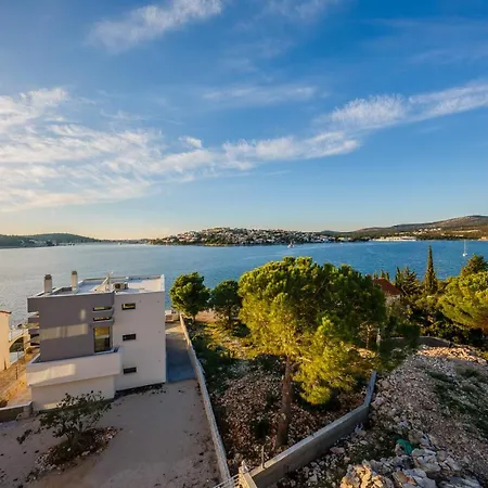 Apartamenty z basenem ILJA * Rogoznica (Sibenik-Knin)